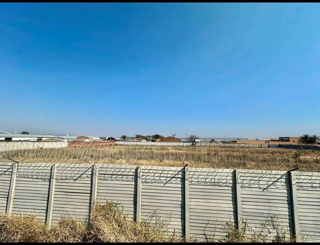 2,285M² VACANT LAND FOR SALE IN LADINE